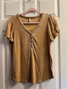 #4 Jane & Delancey Washed Rust Tan Short Sleeve Lettuce Scalloped tshirt Medium